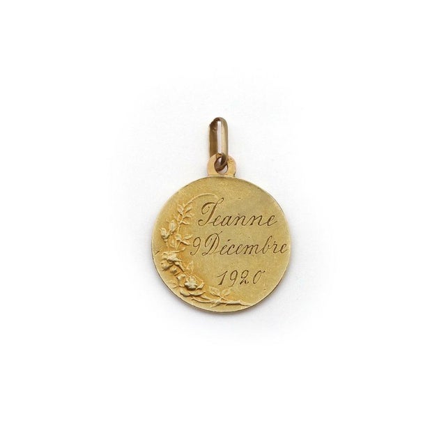 Angel Religious Pendant in Gold For Sale - Image 3 of 6