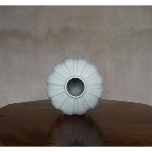 Modernist White Earthenware Vase by Vicke Lindstrand for Upsala Ekeby, Sweden, 1930s For Sale - Image 10 of 12