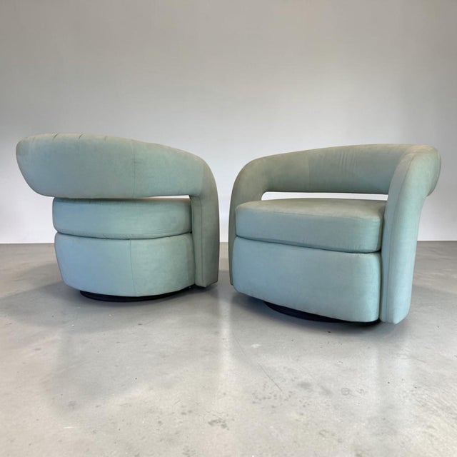 An authentic, original pair of Weiman Targa swivel chairs. Heavily inspired by the organic, fluid forms of Vladimir Kagan,...