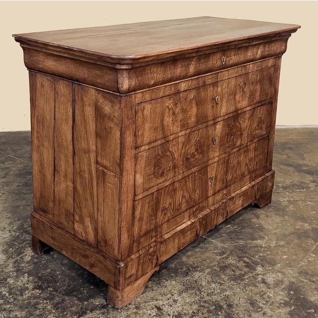 19th Century French Louis Philippe Walnut Commode For Sale In Baton Rouge - Image 6 of 15
