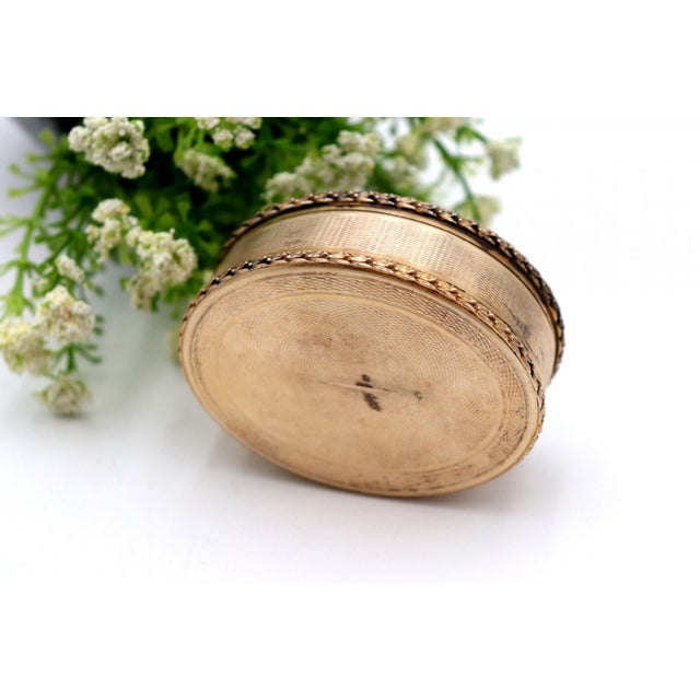 Snuff Box in Gilded Silver with Frieze For Sale - Image 4 of 6