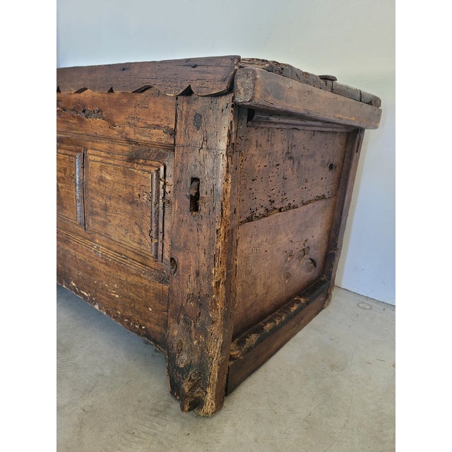 17th Century Spanish Dowry Chest / Trunk – Pegged Construction For Sale - Image 4 of 4