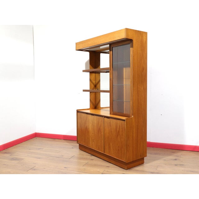 A stunning display versatile cabinet by British furniture maker Turnidge of London A beautiful piece of furniture offering...