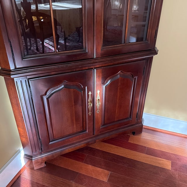 Thomasville 1990s Thomasville Corner China Cabinet For Sale - Image 4 of 12