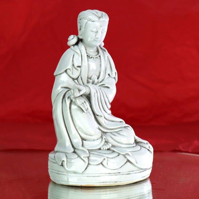 Early 20th Century Chinese Blanc De Chine Figurine of Guanyin, Goddess of Mercy & Compassion 20thC For Sale - Image 5 of 9