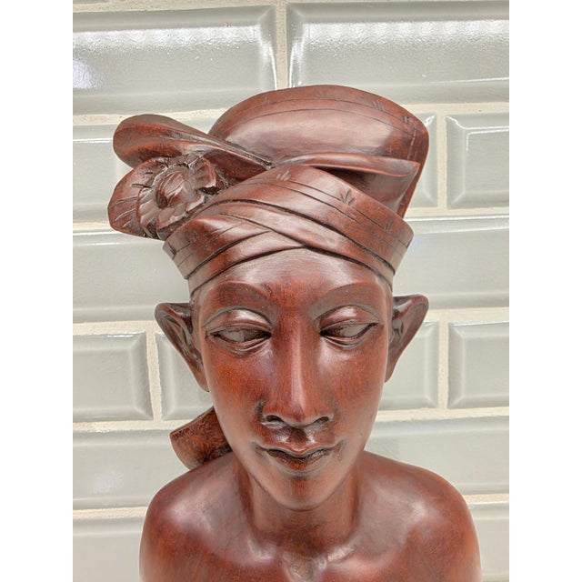 Mid-Century Balinese Hardwood Nobleman Bust – Rare Klungkung Provenance For Sale - Image 4 of 10