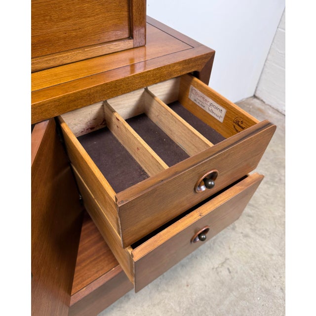 Brown Mid Century Modern Counterpoint Credenza With Hutch/China Cabinet by John Van Koert for Drexel For Sale - Image 8 of 12