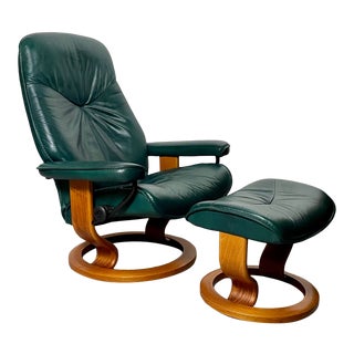 Mid Century Scandinavian Modern Leather Ekornes Stressless Lounge Chair and Ottoman For Sale