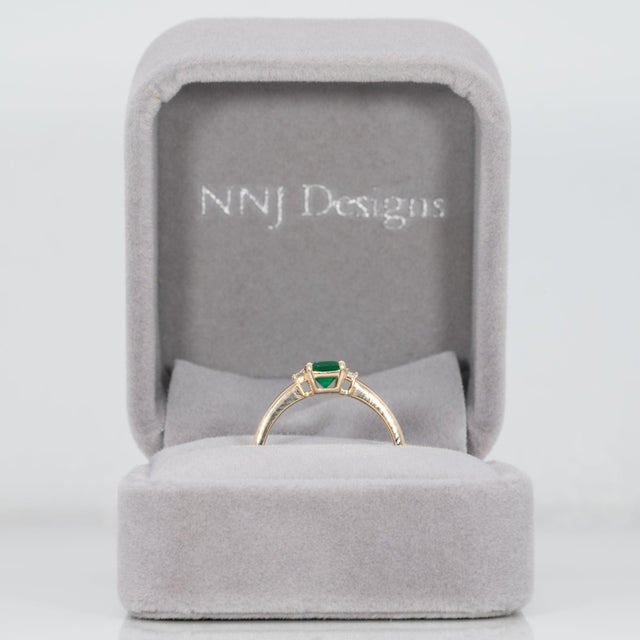 Colombian Emerald Ring With Earth-Mined Diamond Accents: Solid 14k Gold, 6x5mm, Size 6.75 For Sale - Image 4 of 9