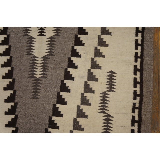 1940s 1940s Ivory Gray Geometric Antique American Navajo Rug 4'6" X 7'4" Flatweave Wool Carpet For Sale - Image 5 of 6