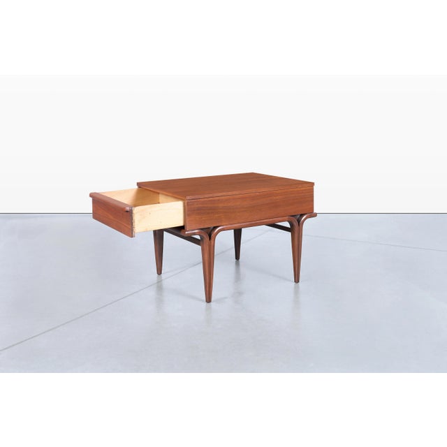 Sienna Mid-Century Modern Sculptural Walnut Nightstands / Side Tables, 1960s For Sale - Image 8 of 12