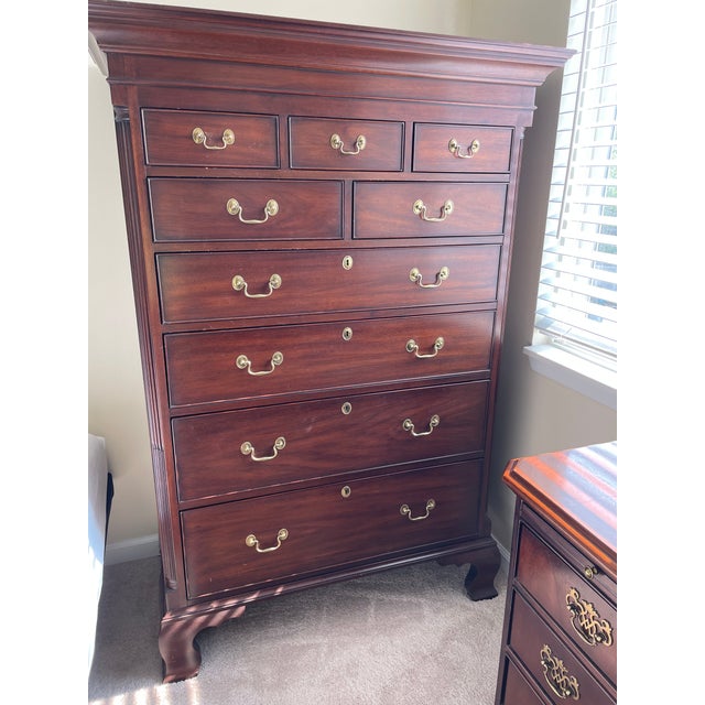 English 1980s Henkel Harris Mahogany New Market Tall Chest Dresser Highboy #175 For Sale - Image 3 of 9