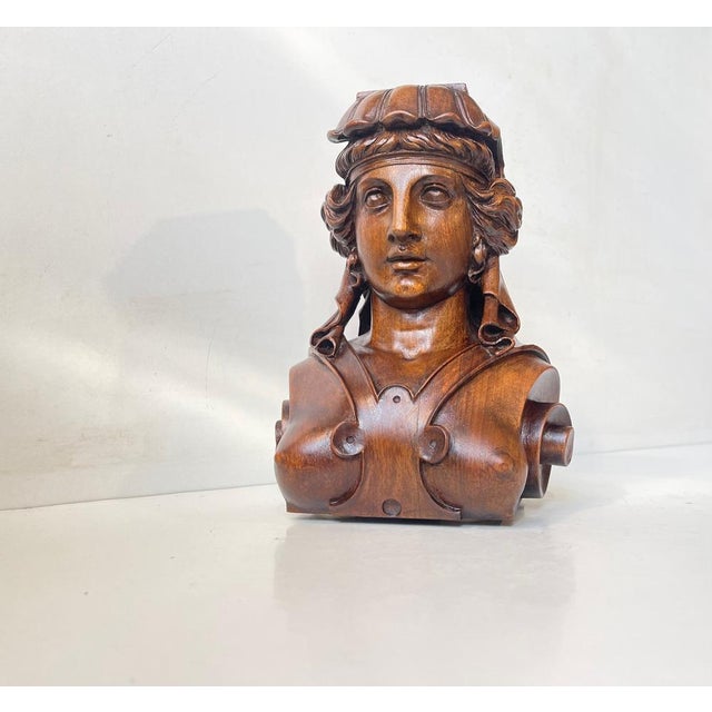 Brown 19th Century Venus Bookends in Carved Mahogany, Set of 2 For Sale - Image 8 of 14