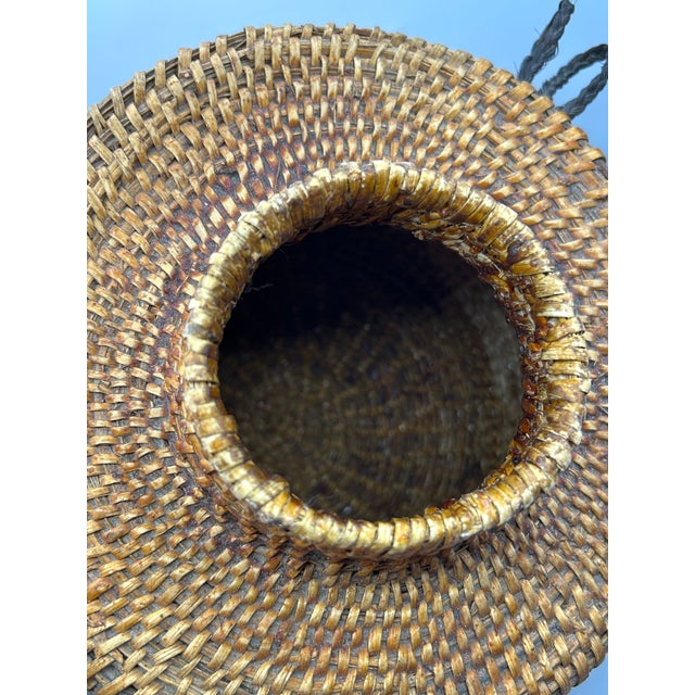 Apache Tus Pitch-Coated Lidded Basket With Horsehair Handles, C. 1940–1950 For Sale In Los Angeles - Image 6 of 18