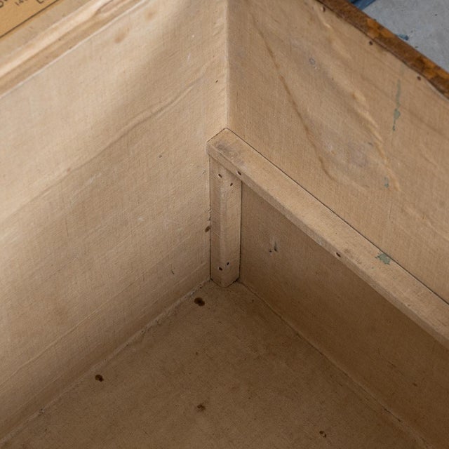 Antique French Trunk in Woven Canvas from Louis Vuitton, 1900 For Sale - Image 17 of 18