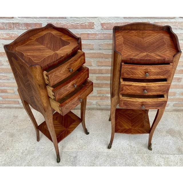 French Louis XV Style Nightstands in Walnut and Marquetry, Set of 2 For Sale - Image 12 of 18