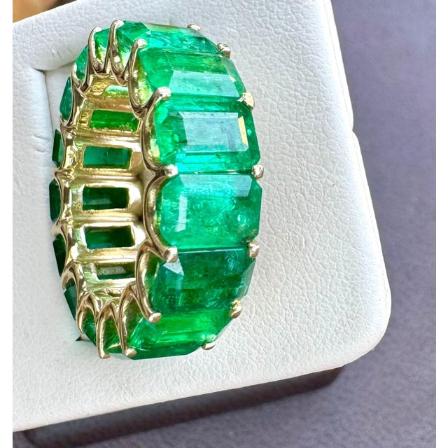 Natural 12 Ct High Quality Zambian Emerald Cut Emerald Eternity Band/ Ring 14 KG For Sale - Image 10 of 18