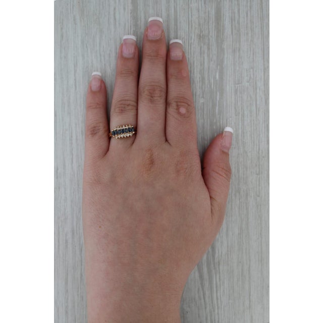 2010s 0.86ctw Blue Sapphire Diamond Ring 18k Yellow Gold Size 7 For Sale - Image 5 of 8