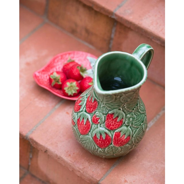 Bordallo Pinheiro Bordallo Pinheiro Strawberries Olive Dishes, Set of 2 For Sale - Image 4 of 5
