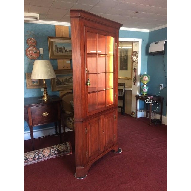 Brown 1990s Henkel Harris Cherry Corner Cabinet, Display Cabinet For Sale - Image 8 of 11