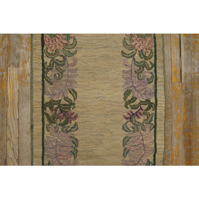 Early 20th Century 1930s Tan Ecru Floral Folk Art Antique American Hooked Rug 2'2" X 19' Handknotted Wool Carpet For Sale - Image 5 of 18