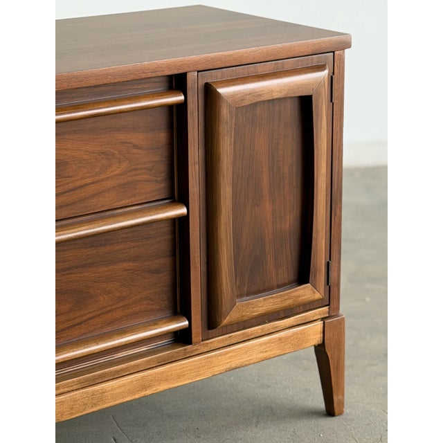 1960s Walnut & Oak Compact Credenza For Sale In Los Angeles - Image 6 of 10
