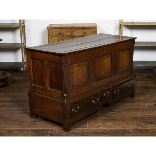 English Georgian Period 1800s Oak Mule Chest with Lift Top and Three Drawers For Sale In Atlanta - Image 6 of 12