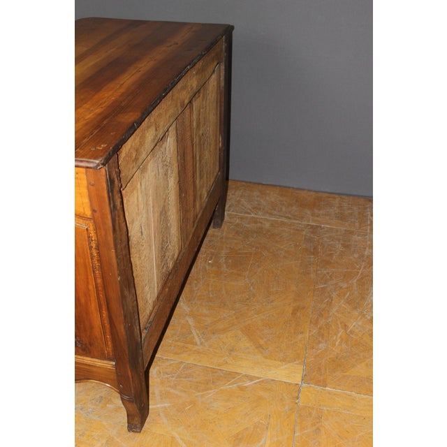 Antique Walnut Crossbow-Shaped Commode, 1750 For Sale - Image 16 of 17