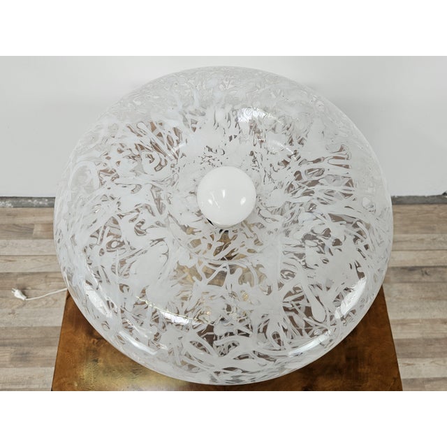 1970s Vintage Table Lamp in Worked Glass and Golden Metal, 1970s For Sale - Image 5 of 18