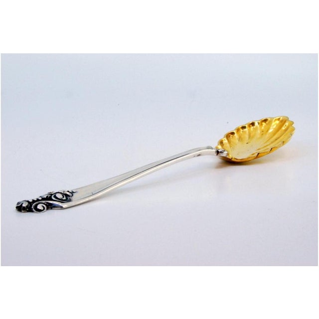 Metal Silver Fruit Spoon with Golden Shell and Handle with Grooves and Reliefs For Sale - Image 7 of 8