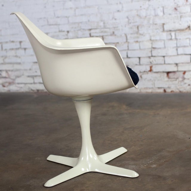Metal Mid-20th Century MCM Burke Tulip Armchair No 116 With White Shell Round Stationary Base & Black Cushion For Sale - Image 7 of 17