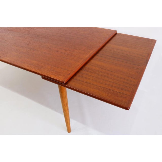 Large Extendable AT-312 Dining Table in Teak and Oak by Hans J. Wegner for Andreas Tuck, 1950 For Sale - Image 9 of 14