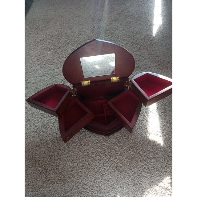 American 1980s Exquisite Bombay Mahogany Wood Heart Shaped Swivel Jewelry Box. For Sale - Image 3 of 7
