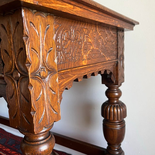 1900 - 1909 Antique Console Robert Mitchell Furniture Co. Carved Quarter-Sawn Oak Jacobean Revival Library Table, Cincinnati, C. 1900–1915 For Sale - Image 5 of 12