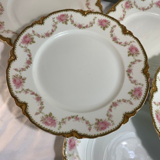 Off-white Mid 20th Century French Limoges Haviland Pink Roses With Elaborate Gold Rim - Set of 8 For Sale - Image 8 of 9