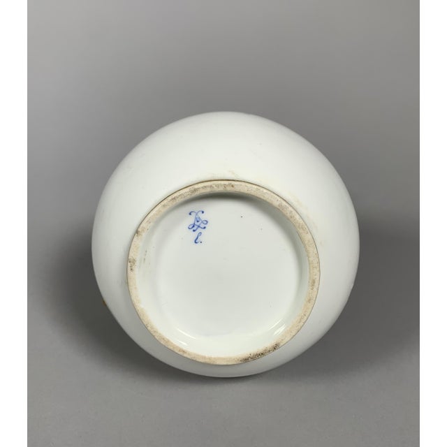 Covered Porcelain Water Jug ​​from Sèvres, 1757 For Sale - Image 11 of 15