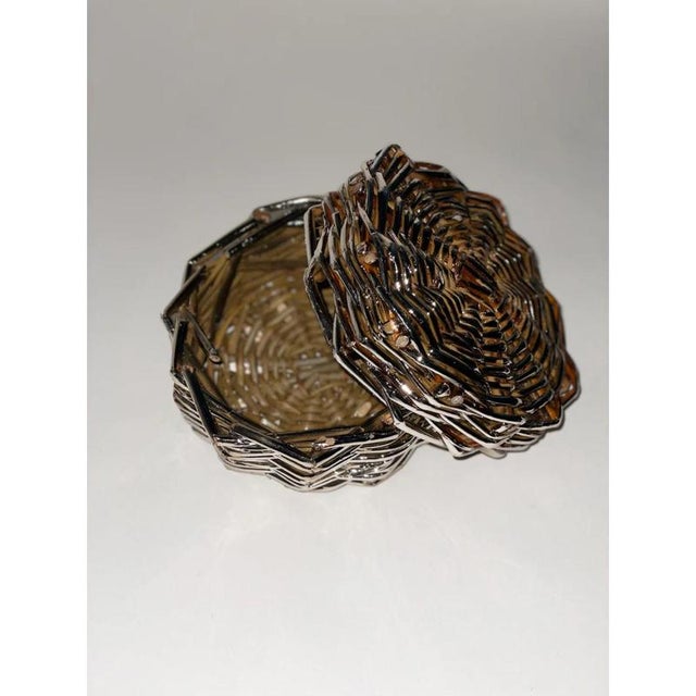 El 05 mini decorative basket in metal-plated hand-woven wicker by caspal dimensions: ø 15 x h 3 cm. Materials: metal plate...