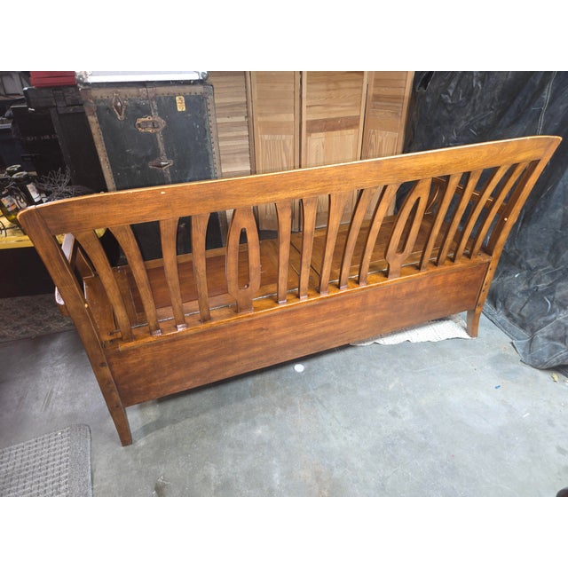 1990s Bernhardt Furniture "Bandini" Arts & Crafts Oak Storage Settle Bench For Sale - Image 6 of 11