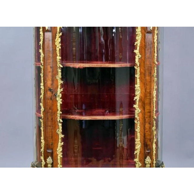 Antique French Serpentine Vitrine, 1870 For Sale - Image 3 of 10