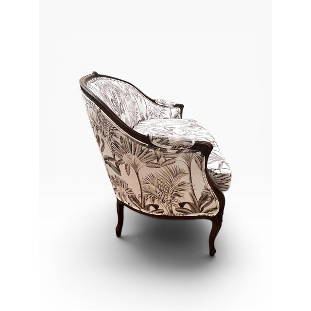 Early 20th Century French Louis XV Style Carved Walnut Settee Newly Upholstered in Tropical Botanical Cotton For Sale - Image 5 of 12