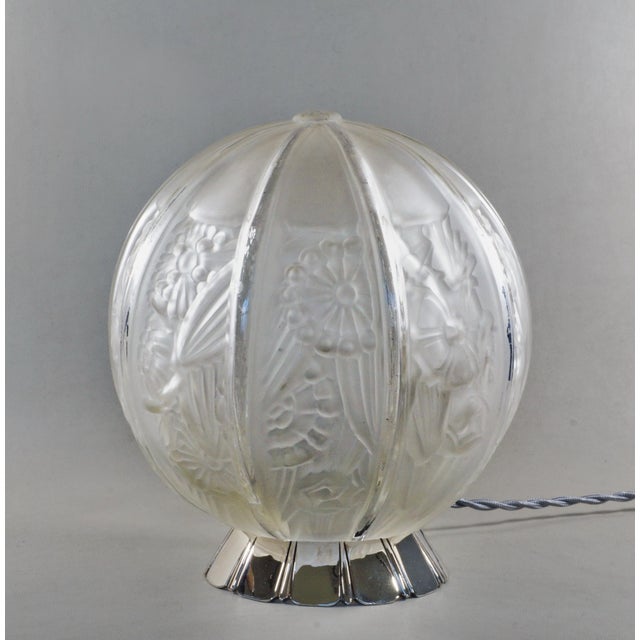 Art Deco Hanots French Art Deco Floral Globe Table Lamp - 1930s For Sale - Image 3 of 8