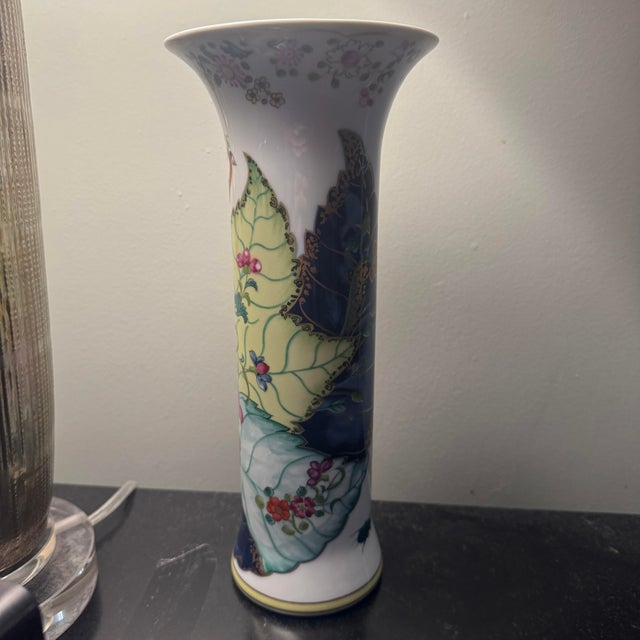 Vintage Mottahedeh/Vista Alegre Tobacco Leaf Porcelain Trumpet Vase - 11 Inch For Sale - Image 9 of 9