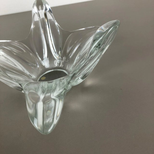 Glass Large French Floral Crystal Glass Shell Bowl from Art Vannes, France, 1970s For Sale - Image 7 of 18