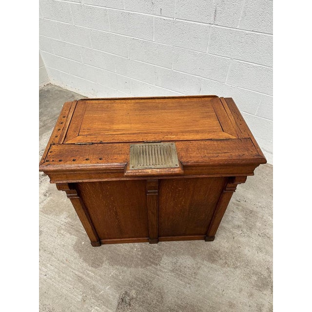 Late 19th Century Oak Reception Desk For Sale - Image 4 of 13