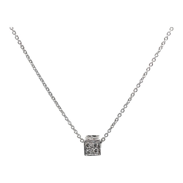 18k(750) White Gold Natural Diamond Box Shape Pendant Necklace With Chain For Sale
