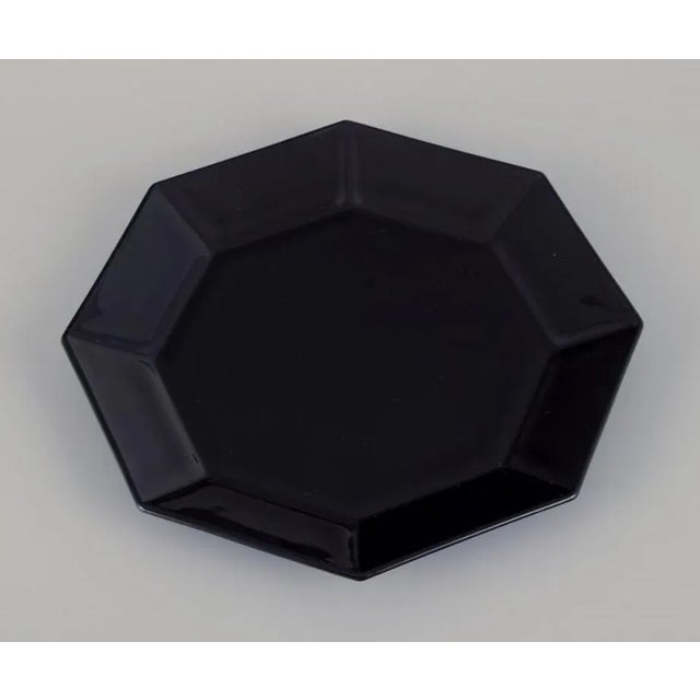 Arcoroc, France. A set of six octagonal plates in black glass. 1970s/1980s. Marked. Perfect condition. Dimensions:...