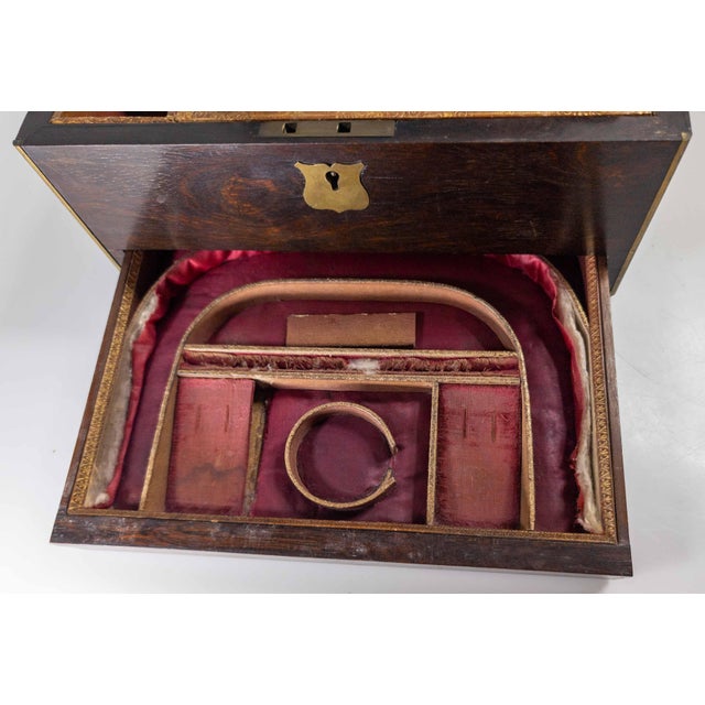 19th Century English Rosewood Veneer Traveling Vanity Case Box For Sale - Image 13 of 18