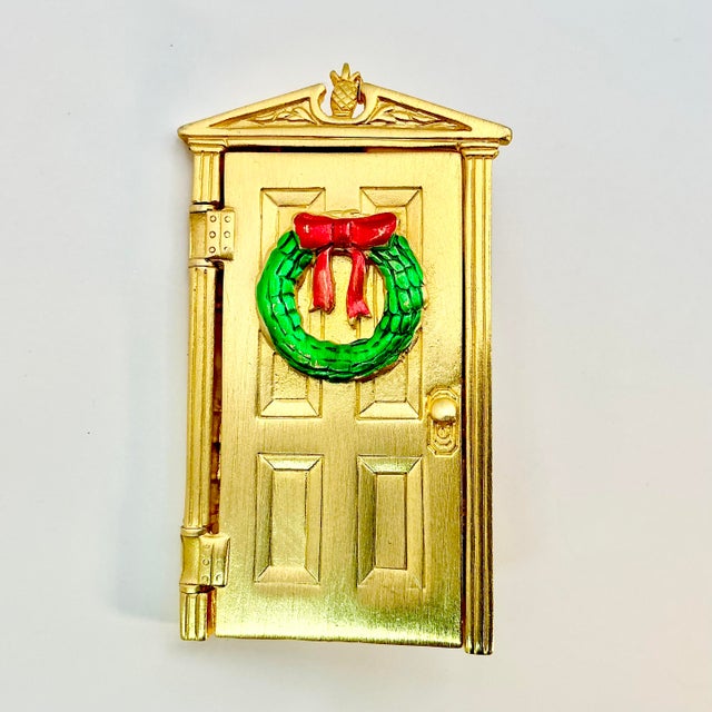 1990s 1990s Vintage Hollywood Regency Chippendale Christmas Front Door Wreath Brooch, Jonette Jewelry For Sale - Image 5 of 6