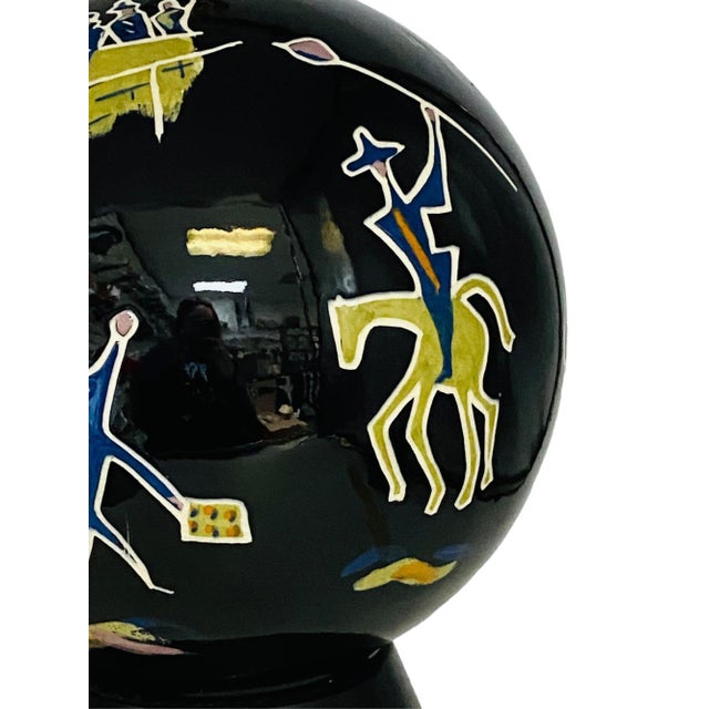 Mid 20th Century Mid 20th Century Black Figurative Ceramic and Wood Globe Table Lamp by Tye of California For Sale - Image 5 of 6