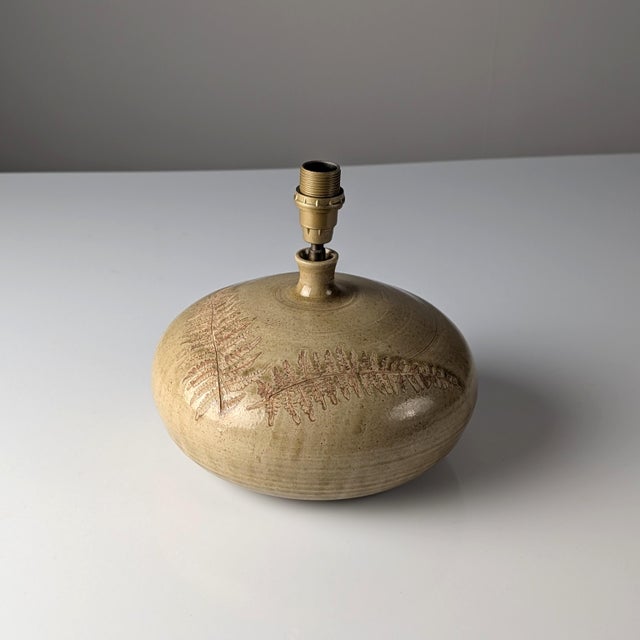 Mid-Century Modern Ceramic Table Lamp with Fern Leaf Herbier Motif in the style of Roger Capron, 1960s For Sale - Image 3 of 9